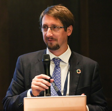Speaker Cyrille Barnerias